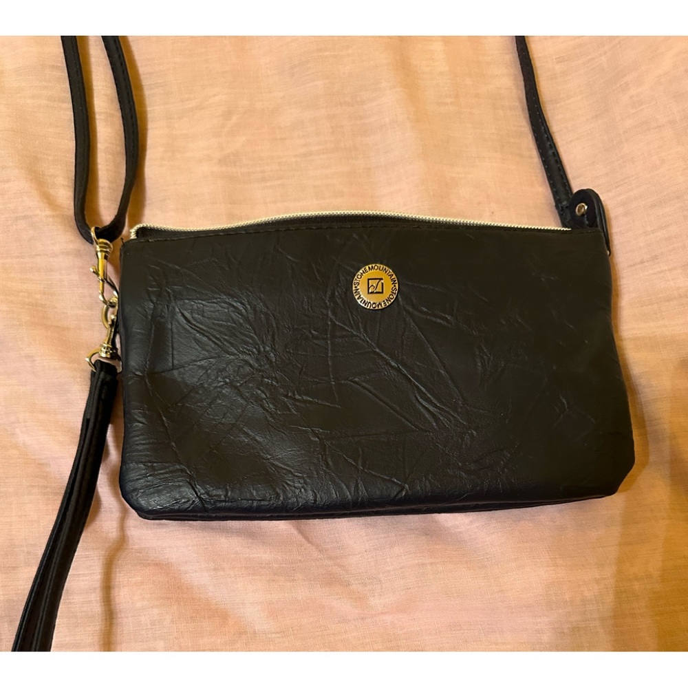 Made with Love Stonemountain Crossbody purse. In Like new condition.